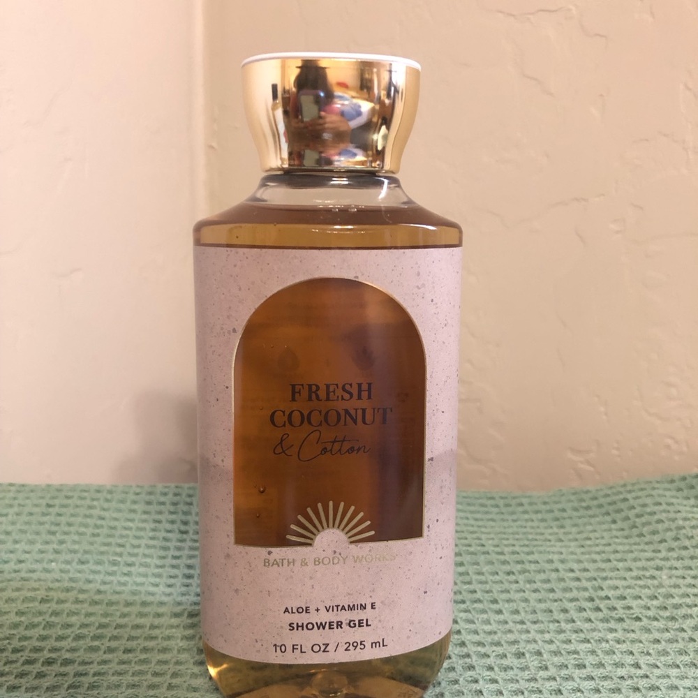 Bath & Body Works Fresh Coconut & Cotton Shower Gel